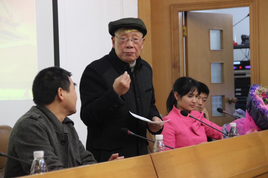 图为李教授发言(张成兵摄)