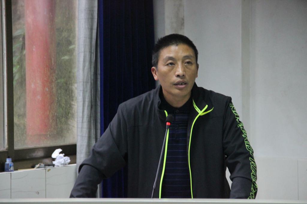 (图为麻建峰局长作总结)