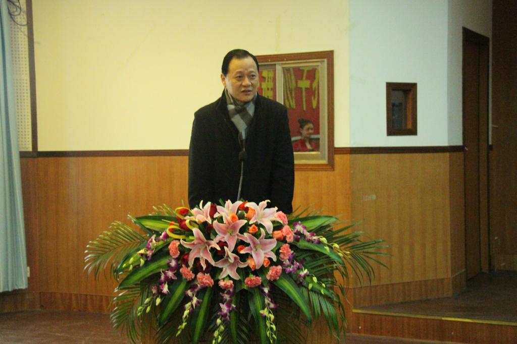 图为董事长白晋湘发表讲话(张成兵摄)