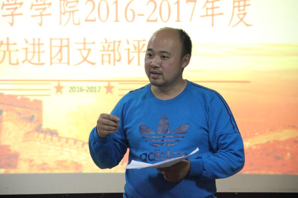 图为彭友老师点评(于敏摄)