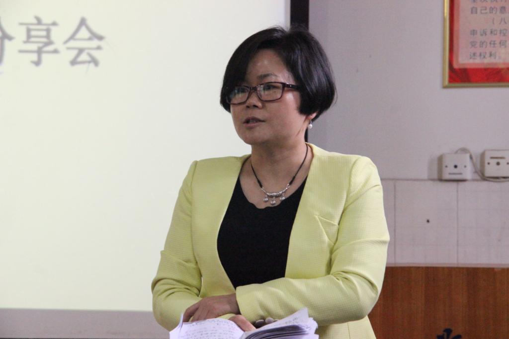 图为陈玉凤老师讲话(陈宝玉摄)