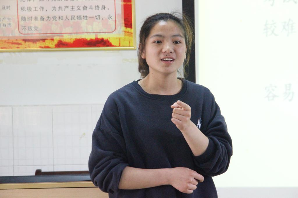 图为考研成功员工奉归