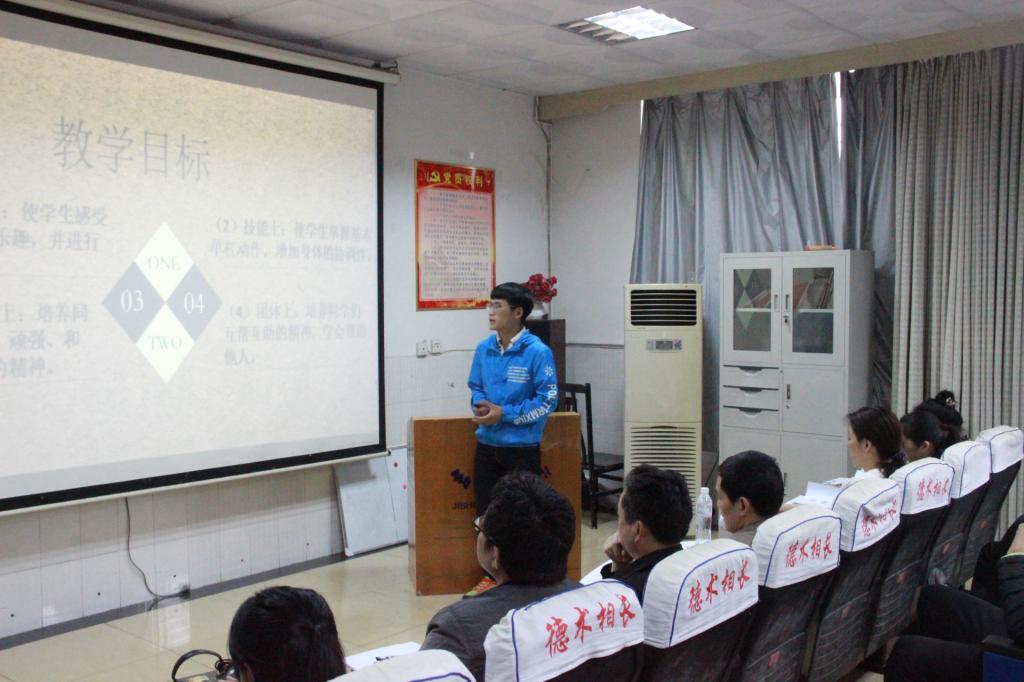 图为比赛现场(于敏摄)