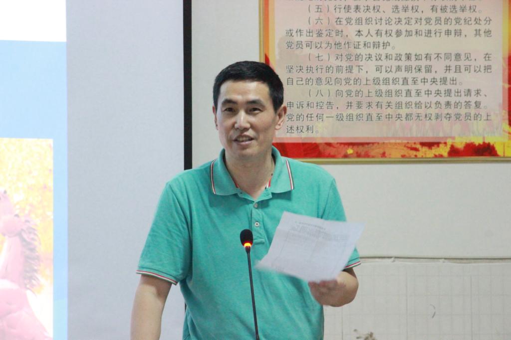 图为经理周道平发言(于敏摄)