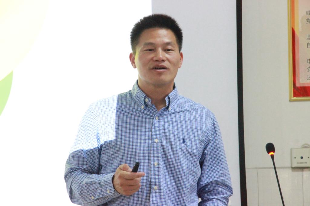 图为高赞教授(于敏摄)