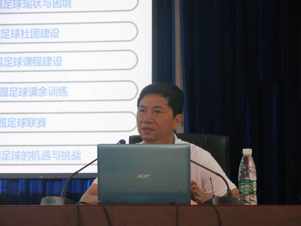 蔡向阳教授在给学员授课