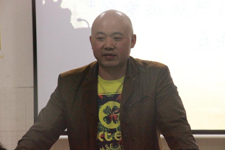 图为彭友老师讲话(陈宝玉摄)