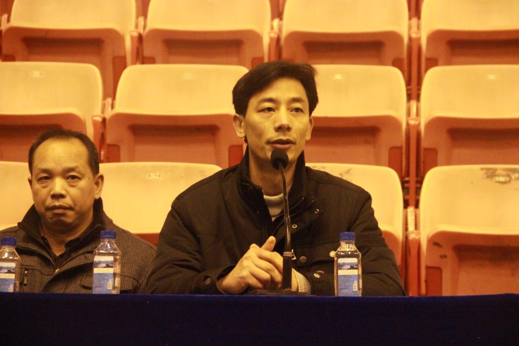 图五 张小林经理强调考试作风(陈宝玉摄)
