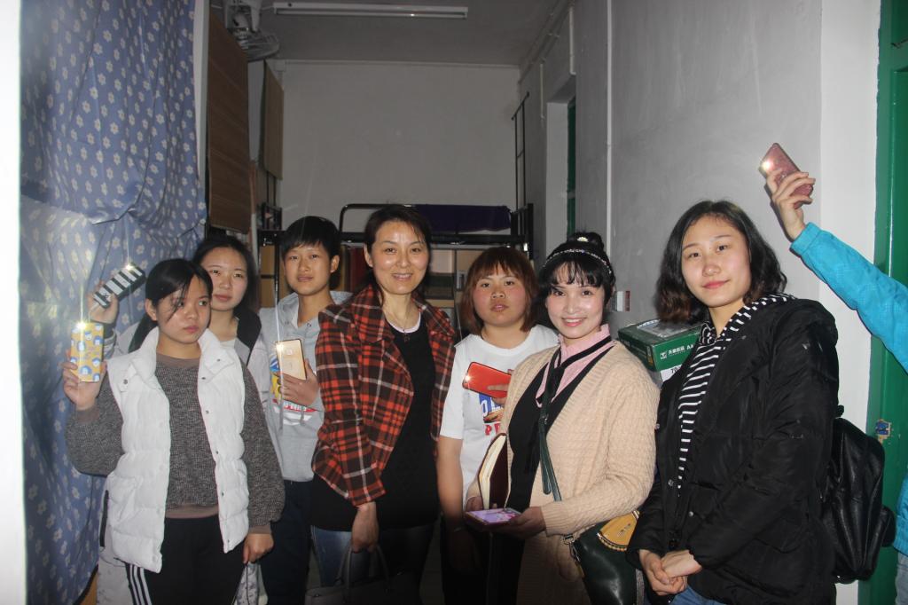 图六 女生宿舍现场(李久阳摄)