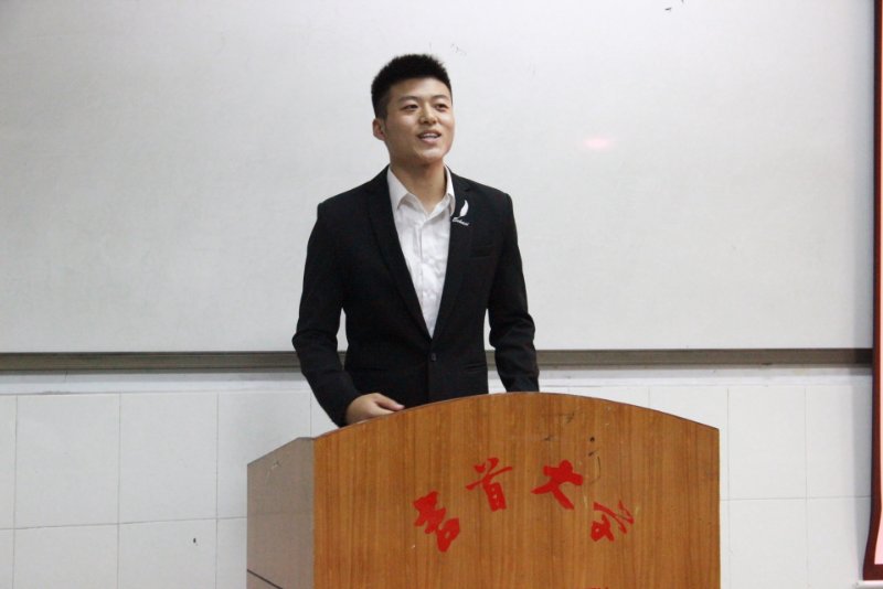 员工会主席孙金龙代表全体老生欢迎新生讲话