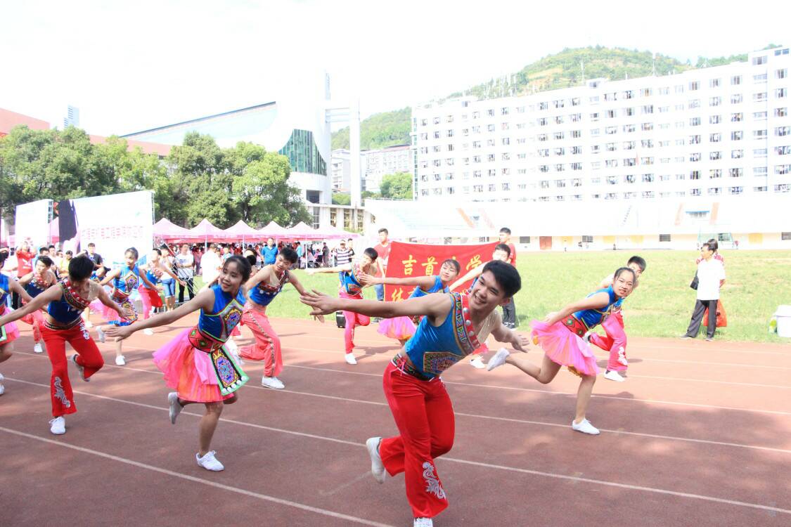 图一 “快闪'现场(李久阳摄)