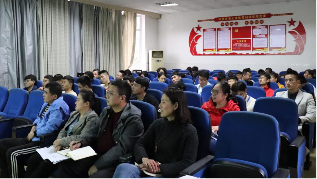 图一 报告会现场(刘桂婷摄)
